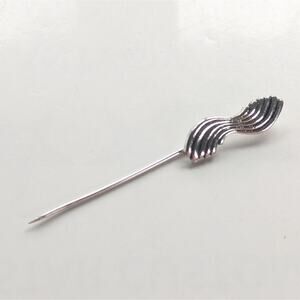 Vintage 1980s Sarah Coventry Silver Tone Modernist Swirl Twist Stick Pin